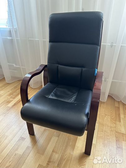 Офисное кожаное кресло бу