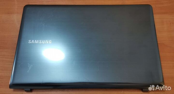 Крышка матрицы (экрана) Samsung NP350* / NP355*