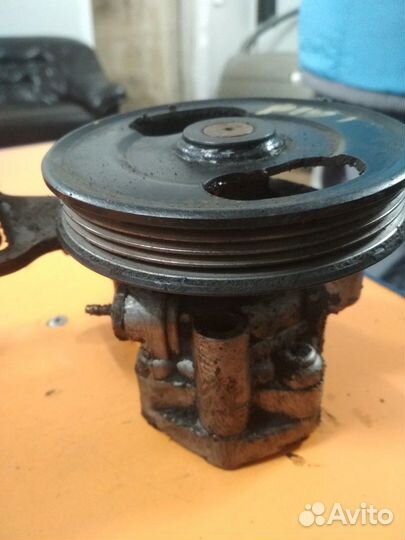 Насос гура Kia Rio 1