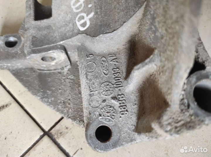 Кронштейн генератора для Форд Фокус 1 98BB10039AD