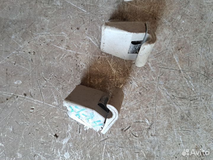 Крепление солнцезащитных козырьков лянча либра