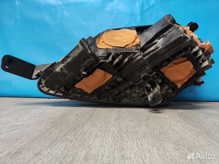 Фара правая Skoda Yeti 1 2009
