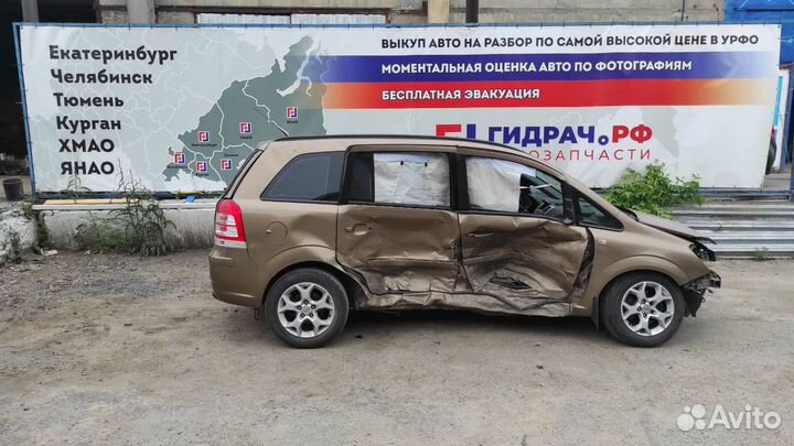 Обшивка двери багажника нижняя Opel Zafira 2 2223024