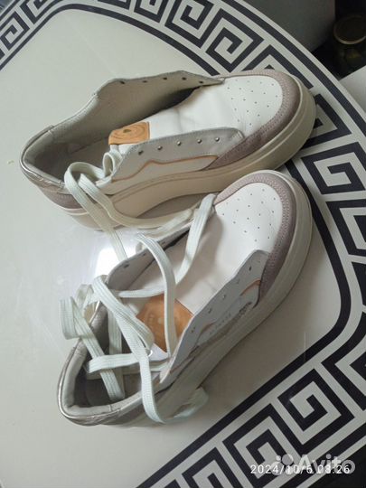 Обувь спортивная