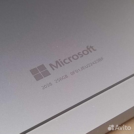 Топовый планшет Microsoft Surface Pro 9 8/256