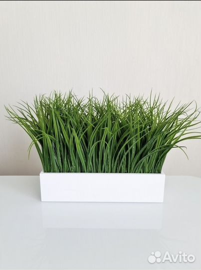 Искуственная трава осока в деревянном кашпо