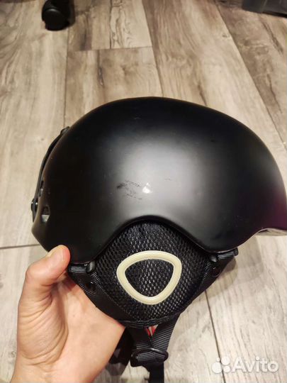 Горнолыжный шлем vector