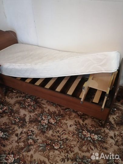 Кровать