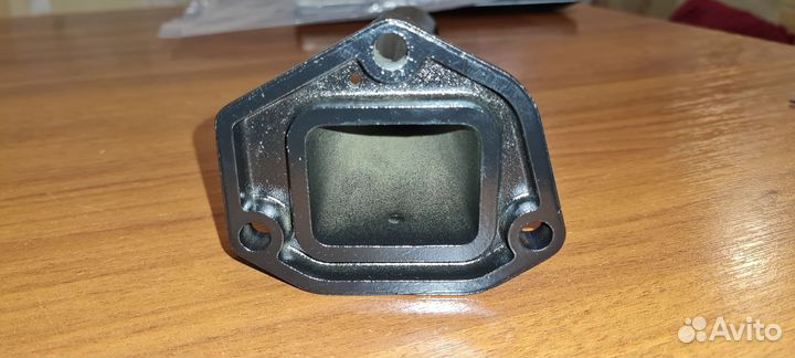 Выхлопная труба Tohatsu 50 3c8-02311-1 оригинал