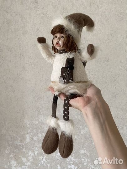 Мягконабивная декоративная кукла