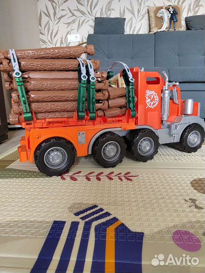 Машина лесовоз 
