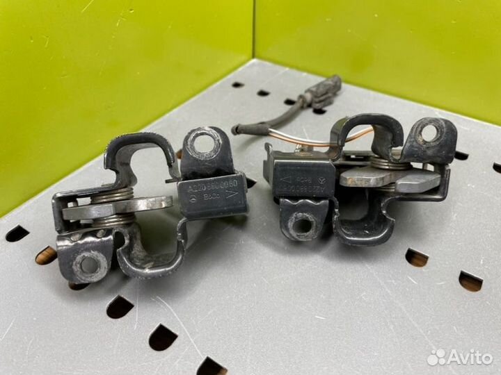 Замки капота Mercedes-Benz S-Class W220 M112.944