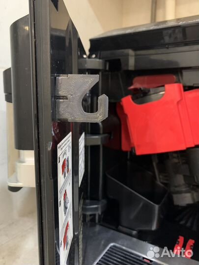 Защелка на дверцу кофемашины Bosch VeroCup 100