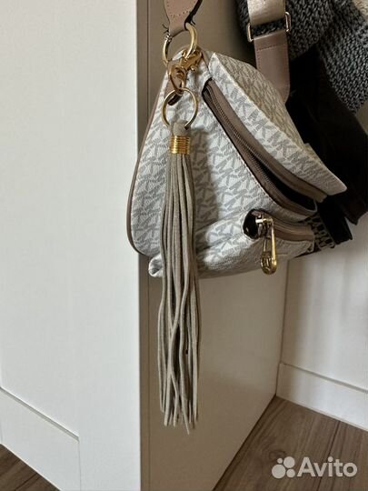 Брелок из замши на сумку или ключи