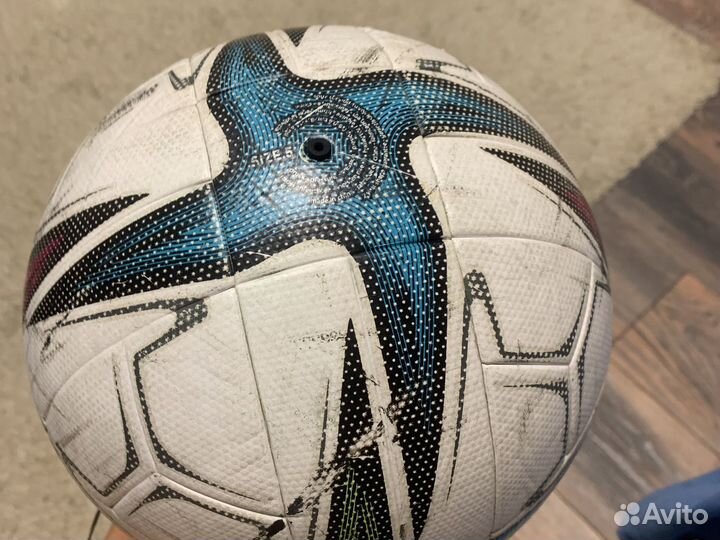 Футбольный мяч adidas