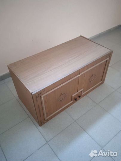 Шкаф-тумба с дверками для прихожей. (Б/у.)