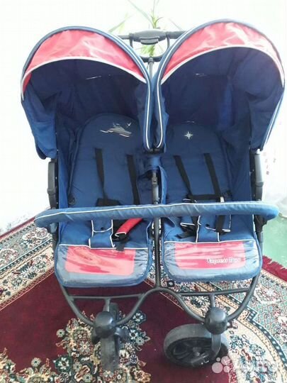 Прогулочная коляска для двойни погодок