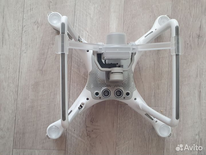 Квадрокоптер DJI Phantom 4