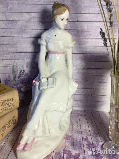 Статуэтка фарфоровая: Татьяна Ларина