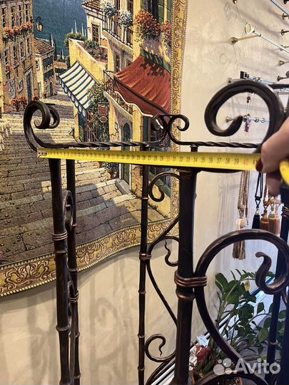 Стойка — вешалка для олежды, аксессуаров