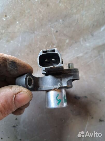 Датчик коленвала кронштейн Volvo S80