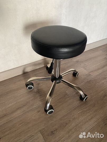 Кресло для мастера маникюра бу