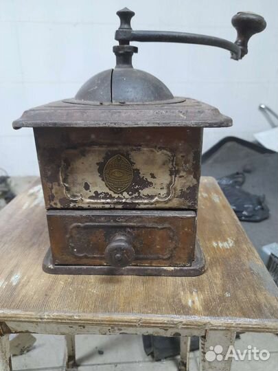 Кофемолка жерновая ручная