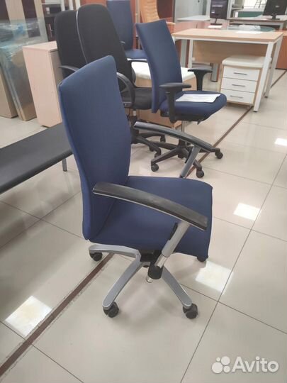 Компьютерное кресло руководителя