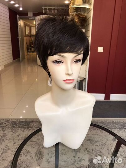 Короткий парик