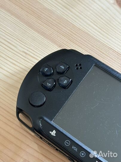 Sony PSP E1008 Street прошитая с играми