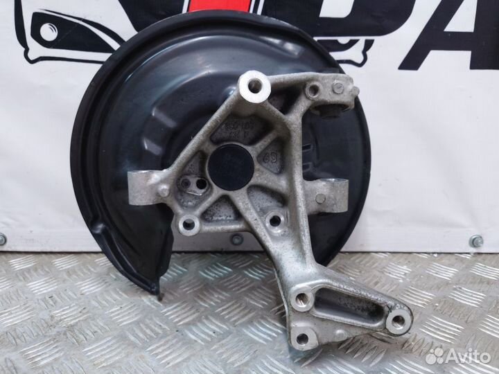 Кулак задний правый Volkswagen Tiguan 5N2 в сборе