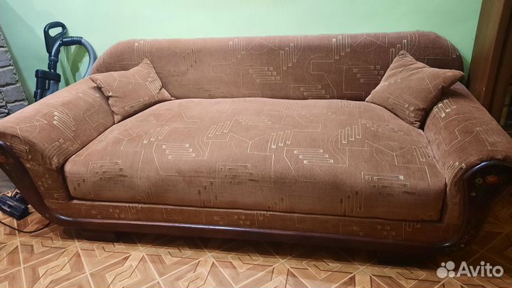 Диван старинной работы