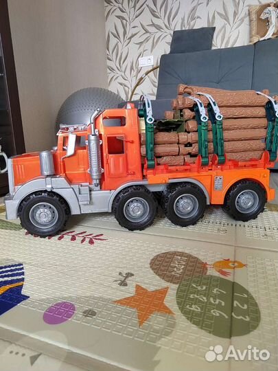 Машина лесовоз 