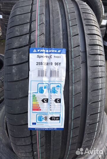Triangle Sports TH201 255/35 R19 96Y