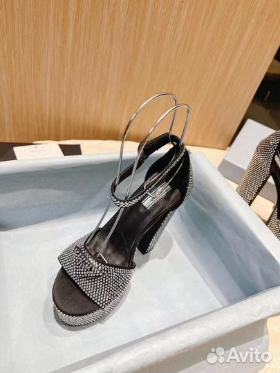 Женские босоножки на каблуке Prada