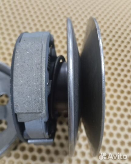 Вариатор задний в сборе 139QMB 50cc с колодками