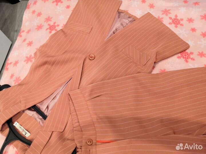 Костюм женский