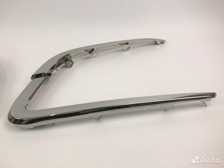 Молдинги переднего бампера Лада Веста кросс хром