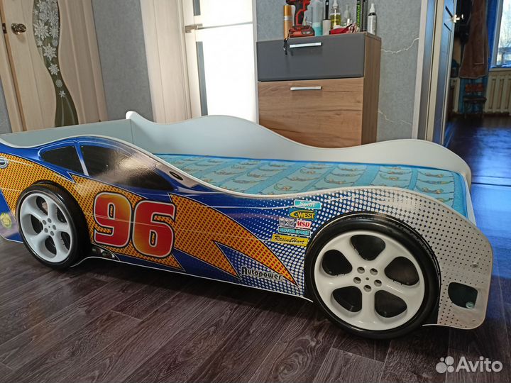 Детская кровать машина бу с матрасом