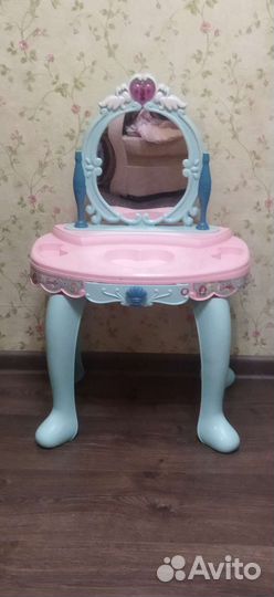 Трюмо с зеркалом