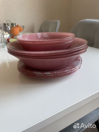 Столовый набор тарелок