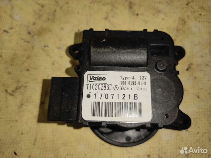 Моторчик заслонки печки Peugeot 408