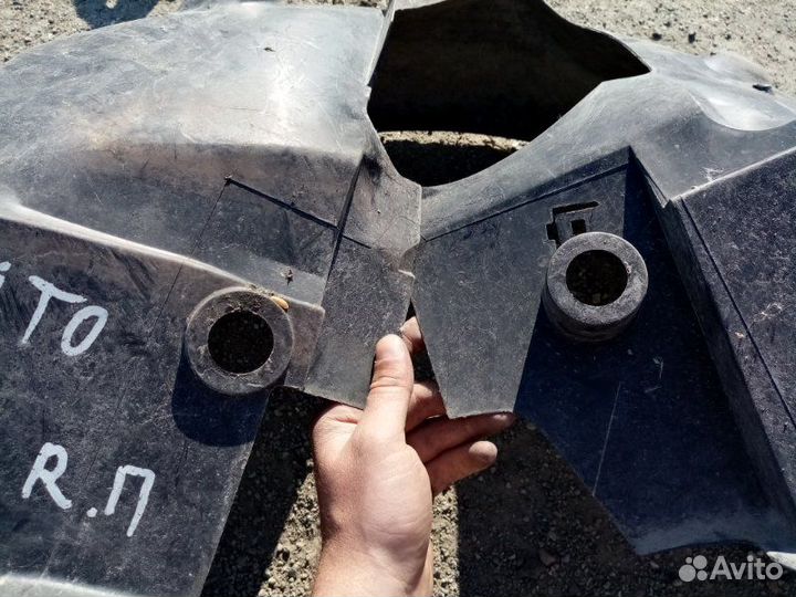 Подкрылок (локер ) передний правый Mercedes-Benz