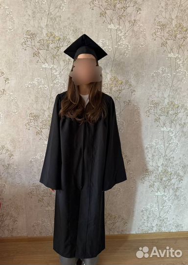 Мантия выпускника с шапочкой