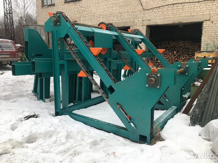 Поперечный транспортёр с разобщителем бревна