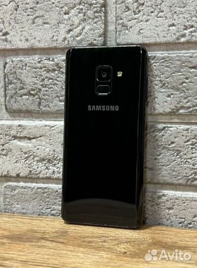 Samsung Galaxy A8 (2018), 4/32 ГБ