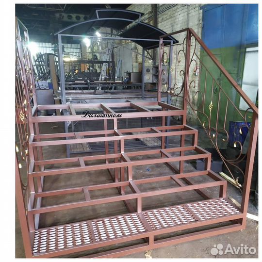 Крыльцо. Уличная лестница