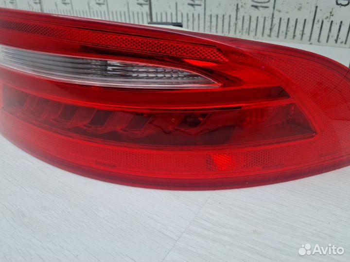 Фонарь правый Jaguar Xe X760 204PT 2017