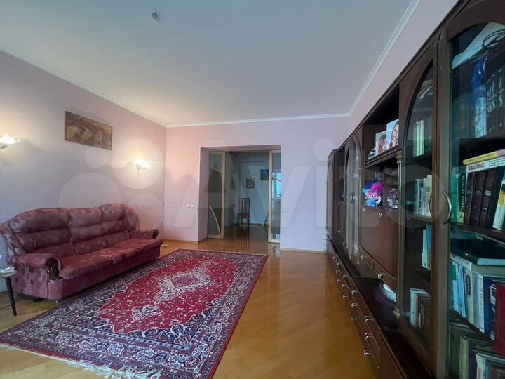 3-к. квартира, 135 м², 3/11 эт.