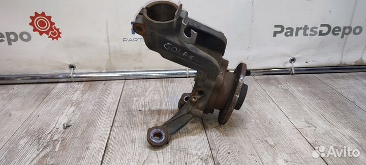 Кулак поворотный правый в сборе VAG